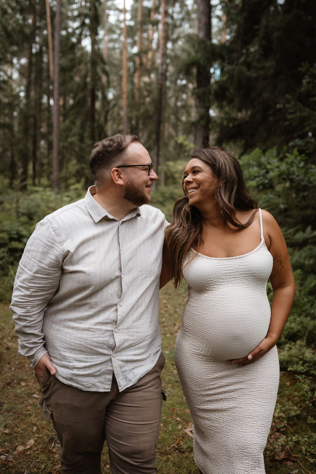 IdaBaumann-Babybauch-Wald-Homestory-Schwangerschaft