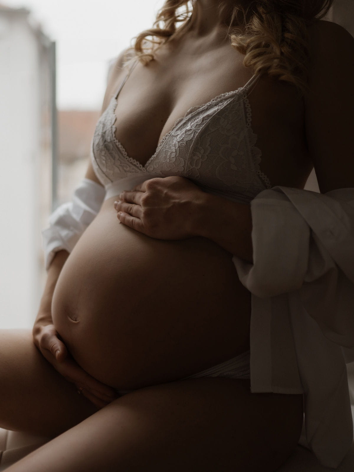 IdaBaumann-Babybauch-schwarzweiß-homestory-Bayreuth-18