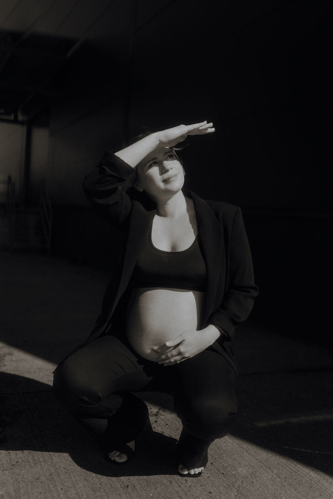 IdaBaumann-Babybauchshooting-Bayreuth-Modern-SchwarzWeiss