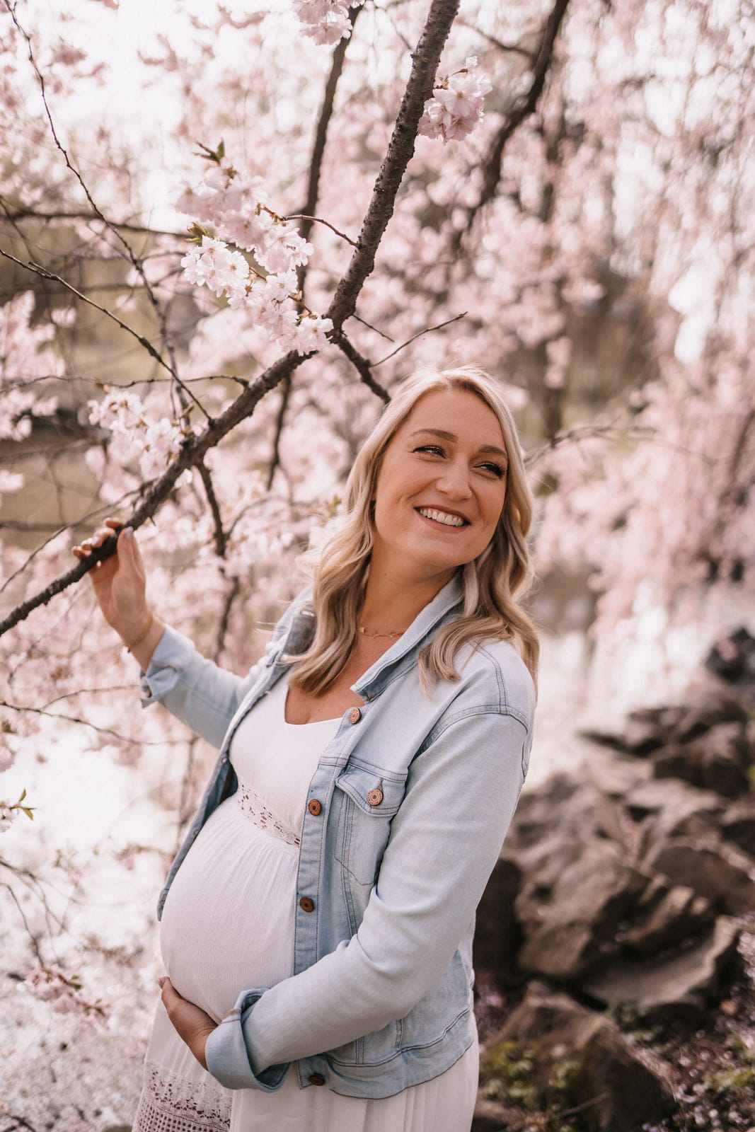 IdaBaumann-Babybauchshooting-Family-Familie-Outdoor-Natur-Boho-Sommer-Schwangerschaft-Bayreuth-Fotografie-Kleid