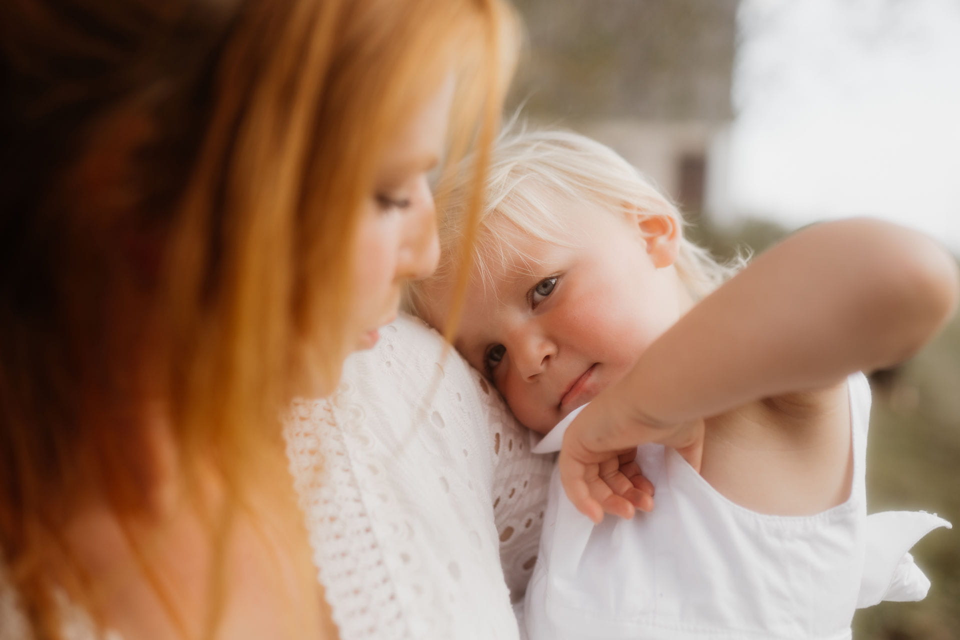 IdaBaumann-Familienfotos-Geschwister-Zwillinge-Outdoor-Natur-Boho-26