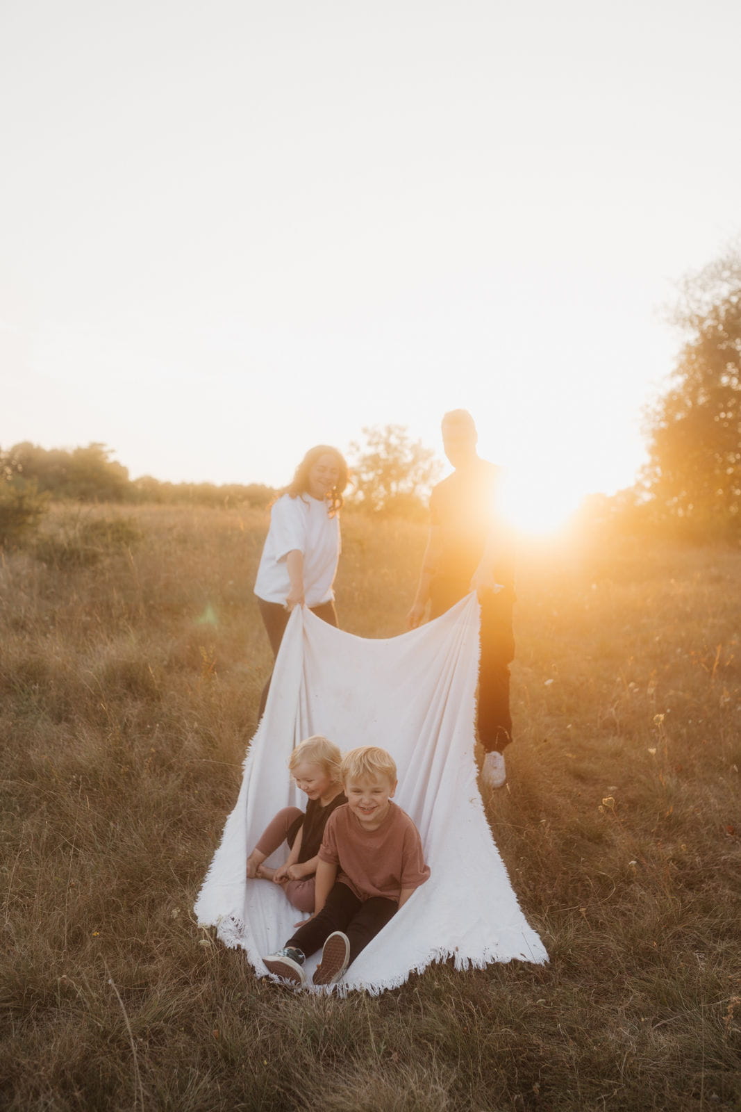 IdaBaumann-modern-Familienfotos-Familienshooting-Familie-modern-Bayreuth-Stadt-pizza-147