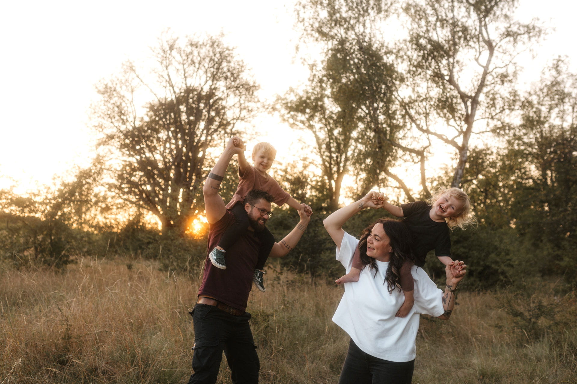 IdaBaumann-modern-Familienfotos-Familienshooting-Familie-modern-Bayreuth-Stadt-pizza-170