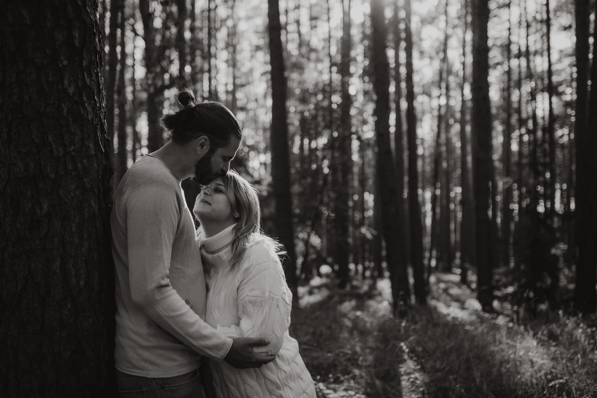 10 – IdaBaumann-Paarshooting-Paerchenshooting-Couple-natuerlich-wald-bayreuth-oberfranken2