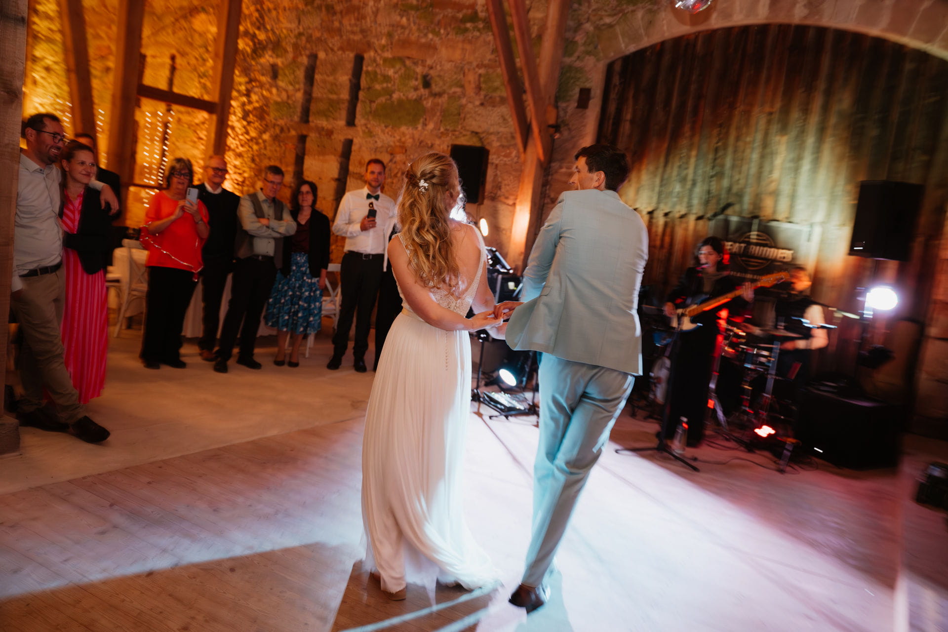 101 – IdaBaumann-Hochzeit-Freietrauung-Boho-Schloss-Wolframshof-Garten-Natuerlich9012