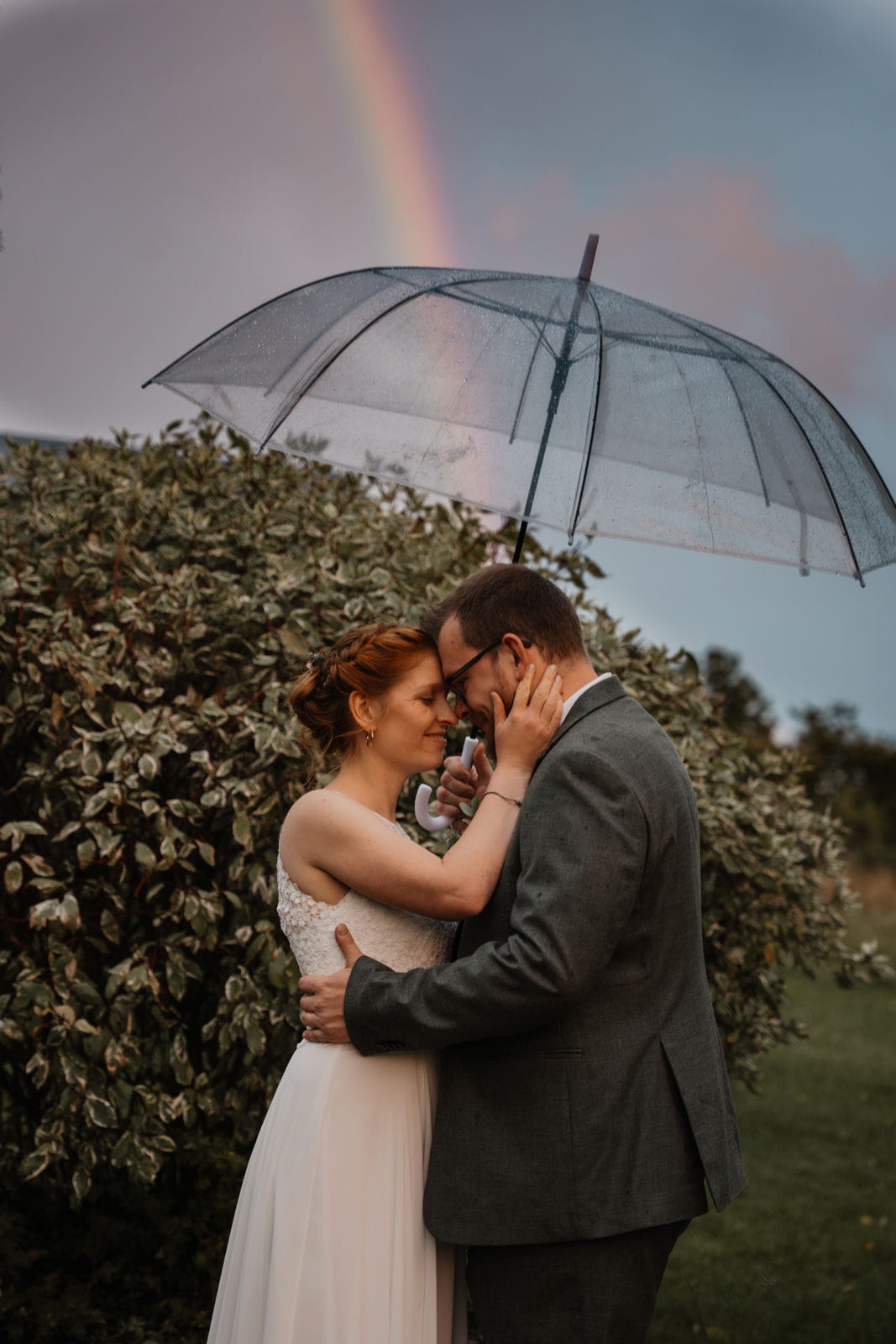116 – IdaBaumann-Hochzeit-Hollerhoefe-Zu-Gast-im-Dorf-Kemnathh-freie-Trauung-Regenhochzeit-Herbsthochzeit3