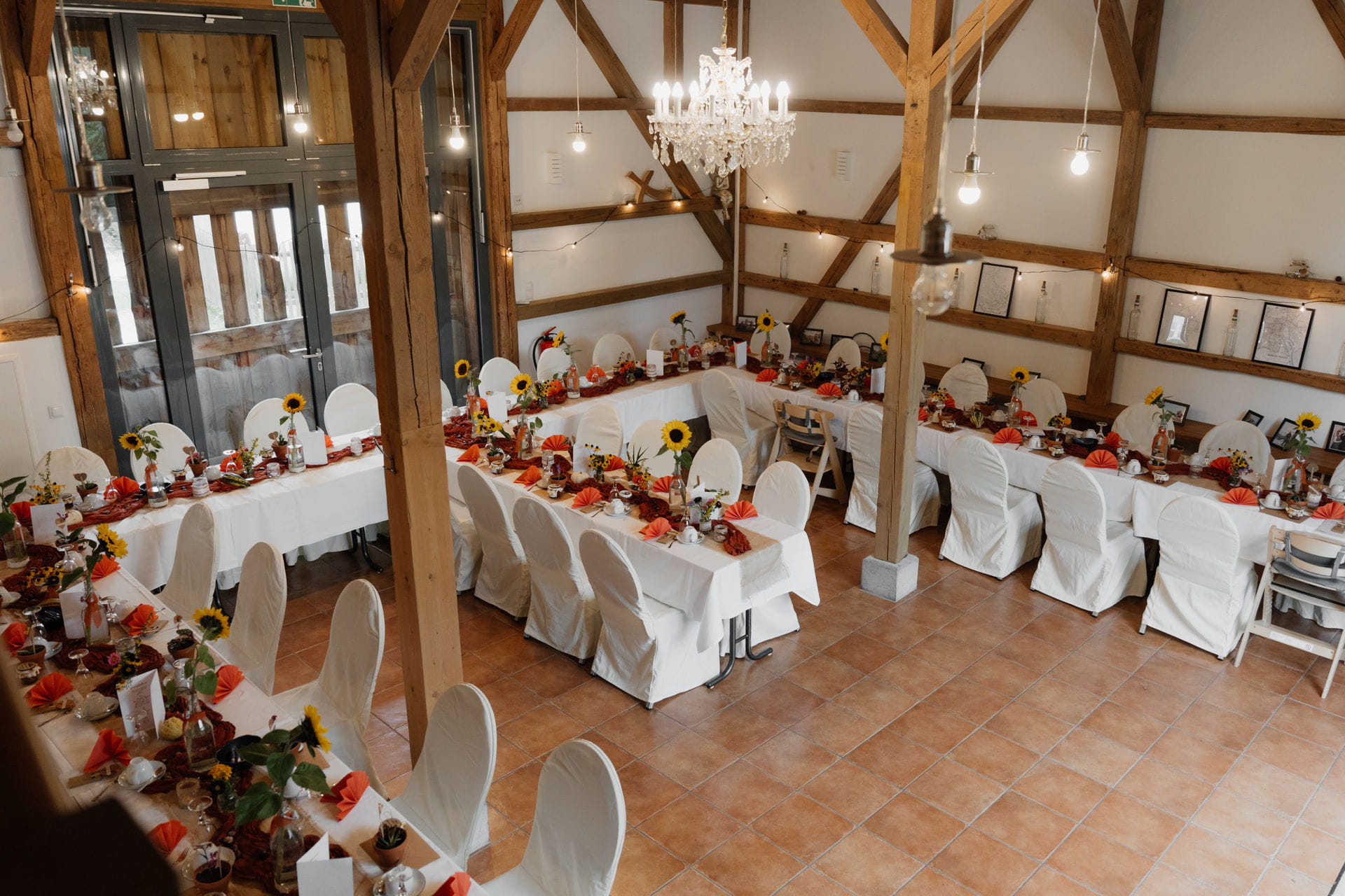 119 – IdaBaumann-Hochzeit-Hollerhoefe-Zu-Gast-im-Dorf-Kemnathh-freie-Trauung-Regenhochzeit-Herbsthochzeit6