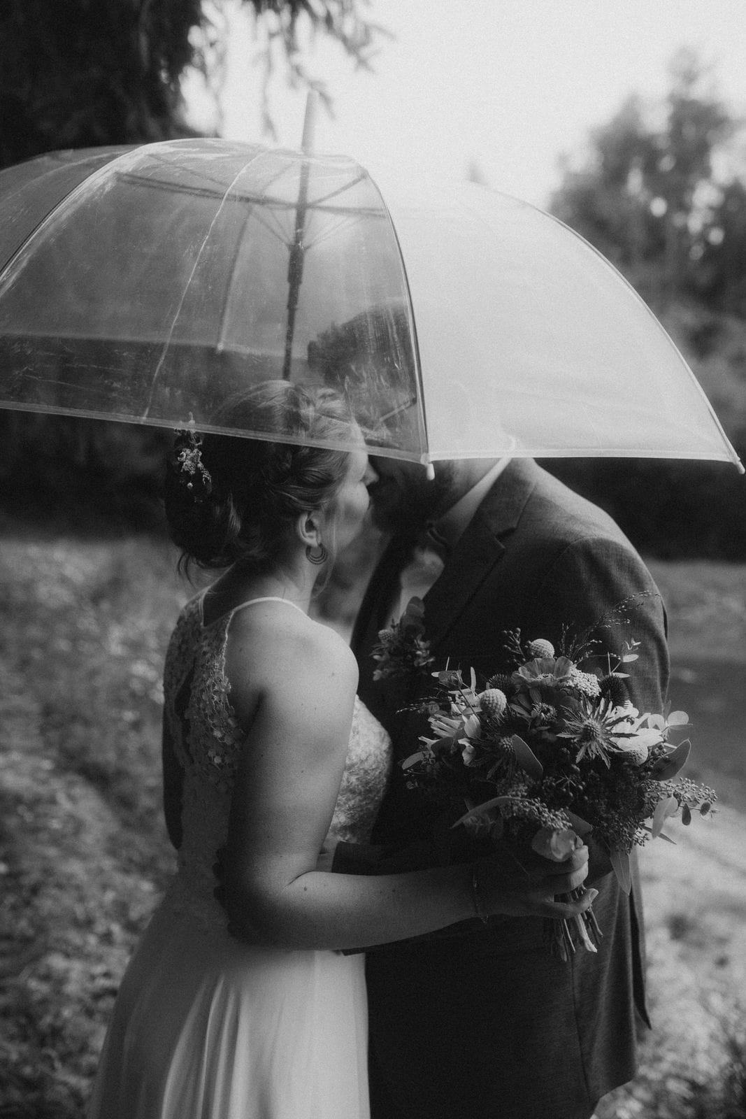 122 – IdaBaumann-Hochzeit-Hollerhoefe-Zu-Gast-im-Dorf-Kemnathh-freie-Trauung-Regenhochzeit-Herbsthochzeit9