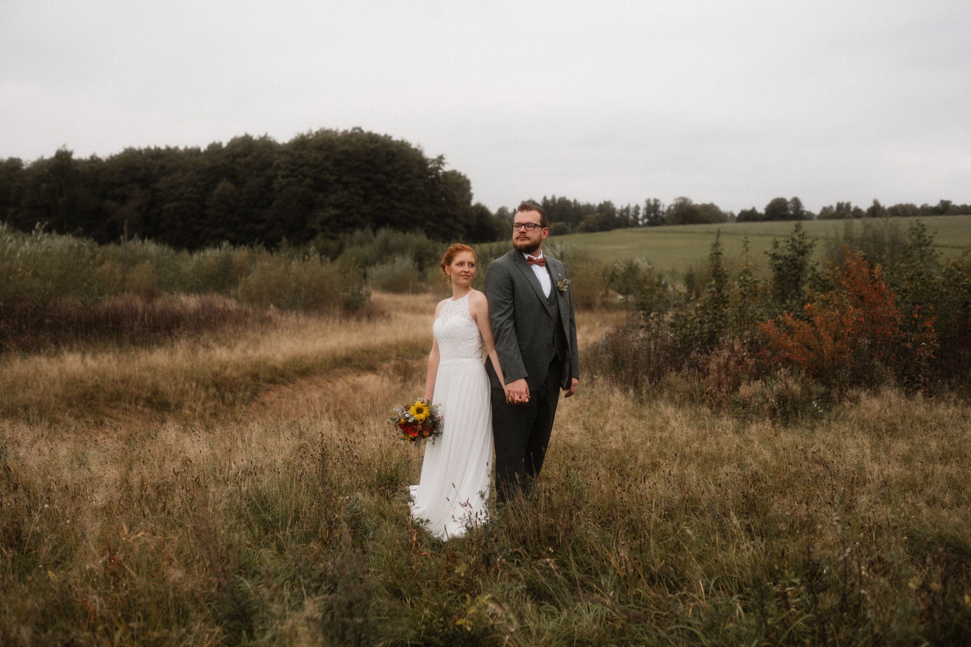 123 – IdaBaumann-Hochzeit-Hollerhoefe-Zu-Gast-im-Dorf-Kemnathh-freie-Trauung-Regenhochzeit-Herbsthochzeit10