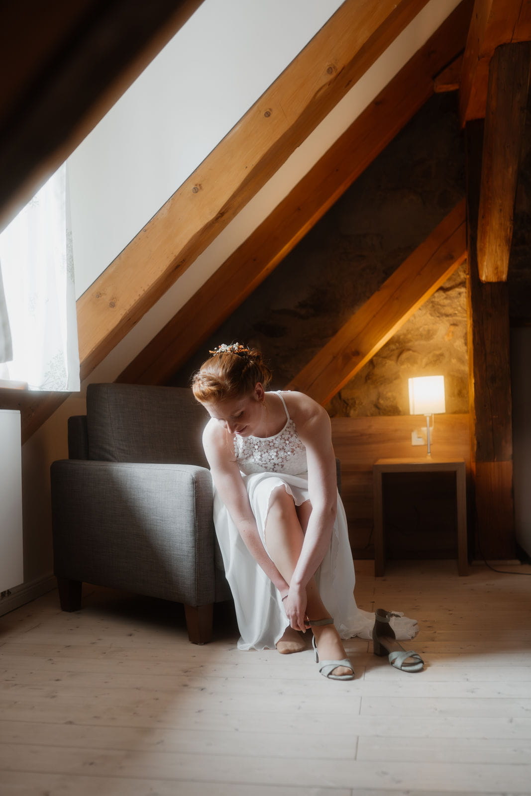126 – IdaBaumann-Hochzeit-Hollerhoefe-Zu-Gast-im-Dorf-Kemnathh-freie-Trauung-Regenhochzeit-Herbsthochzeit13