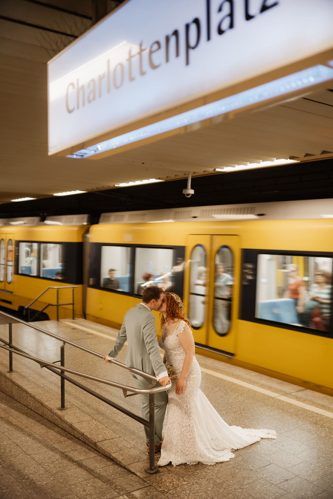 153 – IdaBaumann-Hochzeit-Kirche-Stuttgart-Bayreuth-U-Bahn-Urban-Hippie4