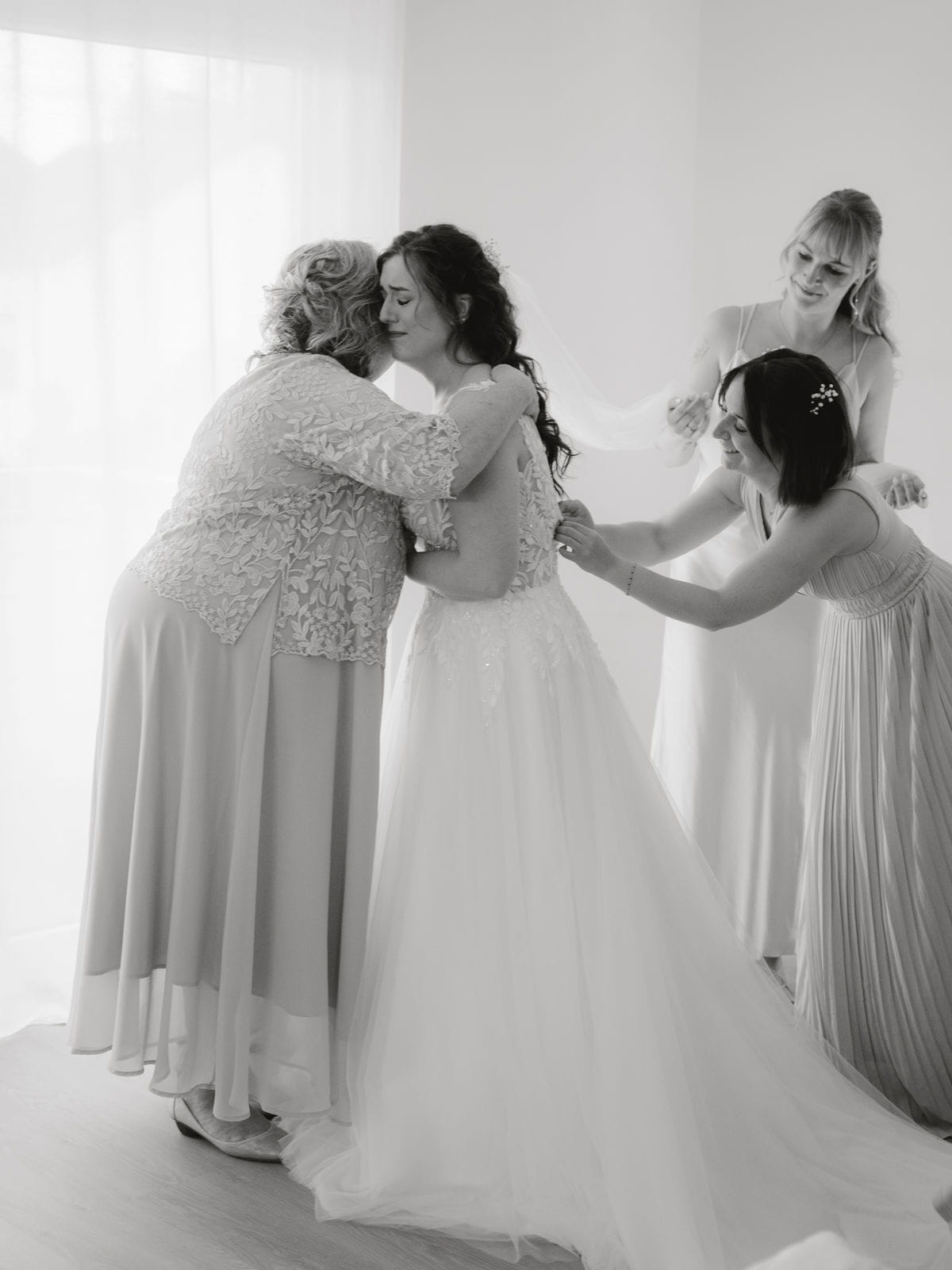 206 – IdaBaumann-Hochzeit-Schloss-Colmdorf-Bayreuth-Neudrossenfeld-Braeuwerck-Standesamt-Getting-Ready-modern-elegant15