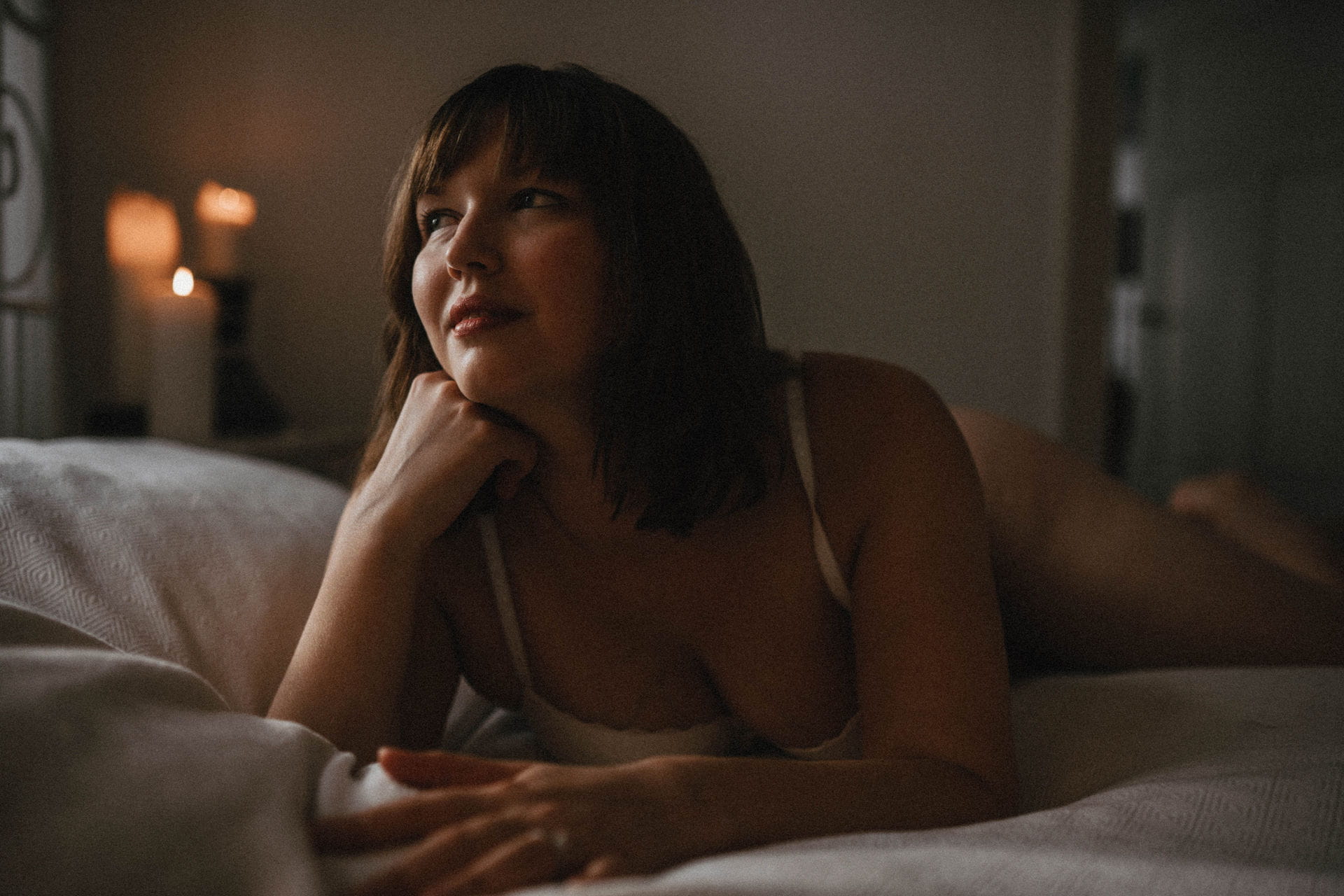 25 – SinnlichePortraits-sensual-erotik-akt-teilakt-boudoir-portrait-homestory-bayreuth-shooting-portrait-28