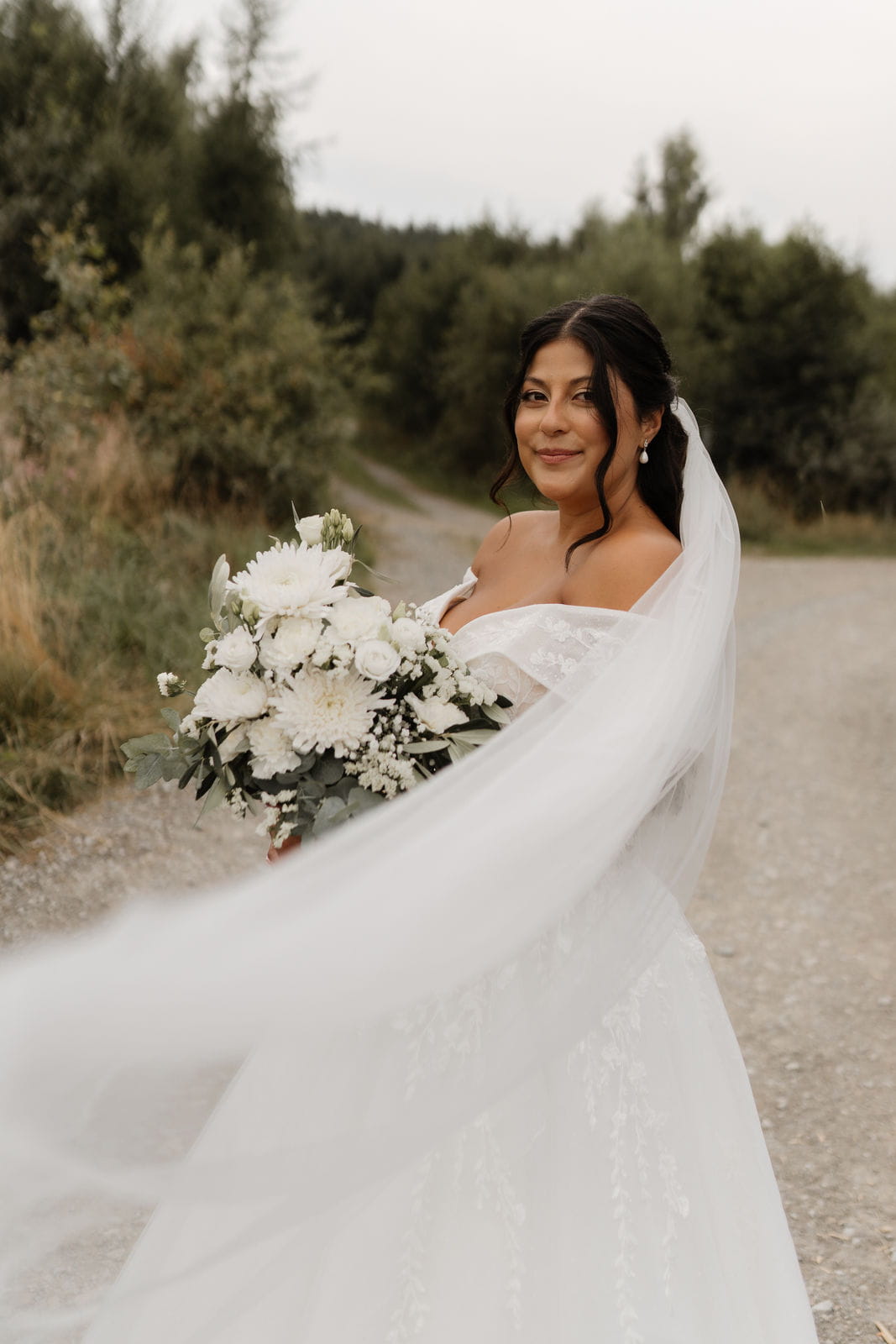 267 – IdaBaumann-Hochzeit-Standesamt-Hof-Schwarzenbach-Villa-Weiss-Helmbrechts11