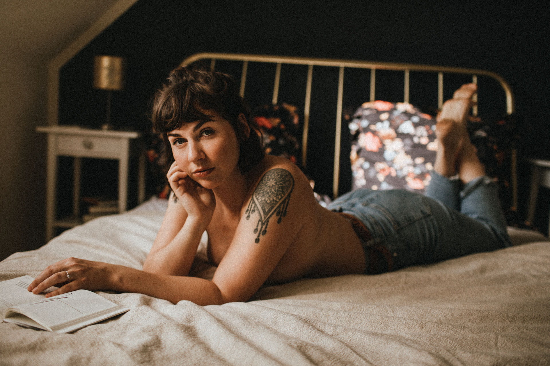 28 – SinnlichePortraits-sensual-erotik-akt-teilakt-boudoir-portrait-homestory-bayreuth-shooting-portrait-27