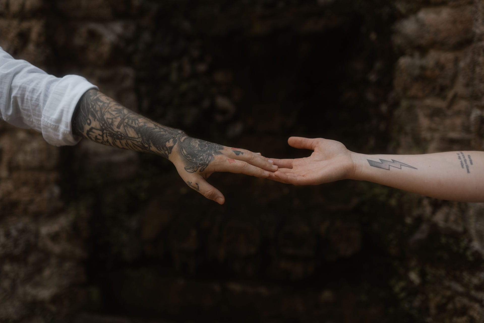 31 – IdaBaumann-Paarshooting-Paerchenshooting-Couple-alternative-tattoo-intimate-eremitage-bayreuth-oberfranken-dark-romance2