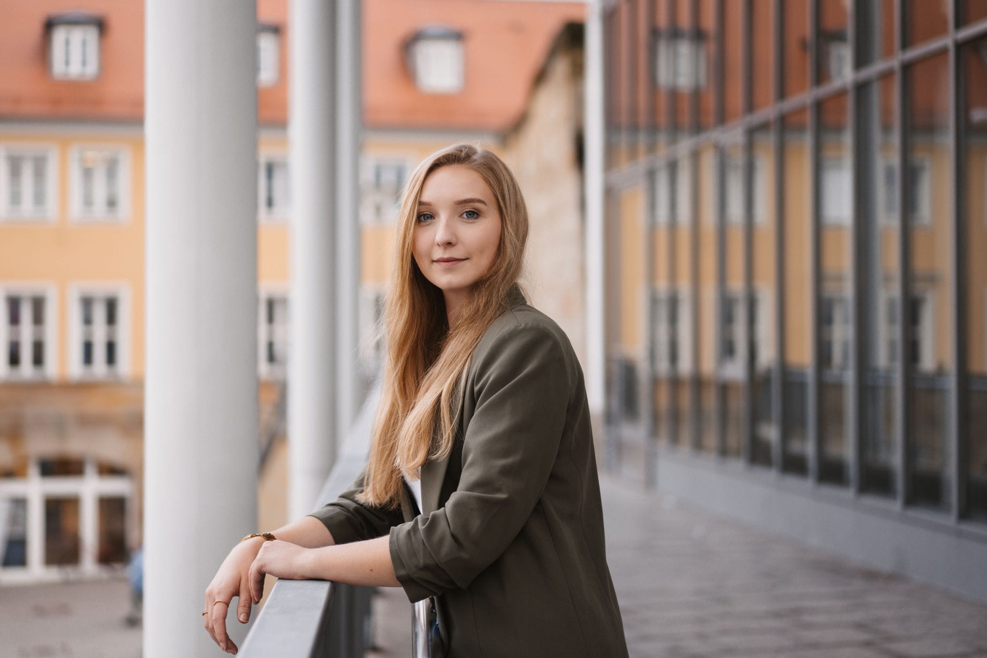 32 – IdaBaumann-Businessportrait-Bewerbungsfotos-Portrait-Job-Outdoor-Bayreuth21
