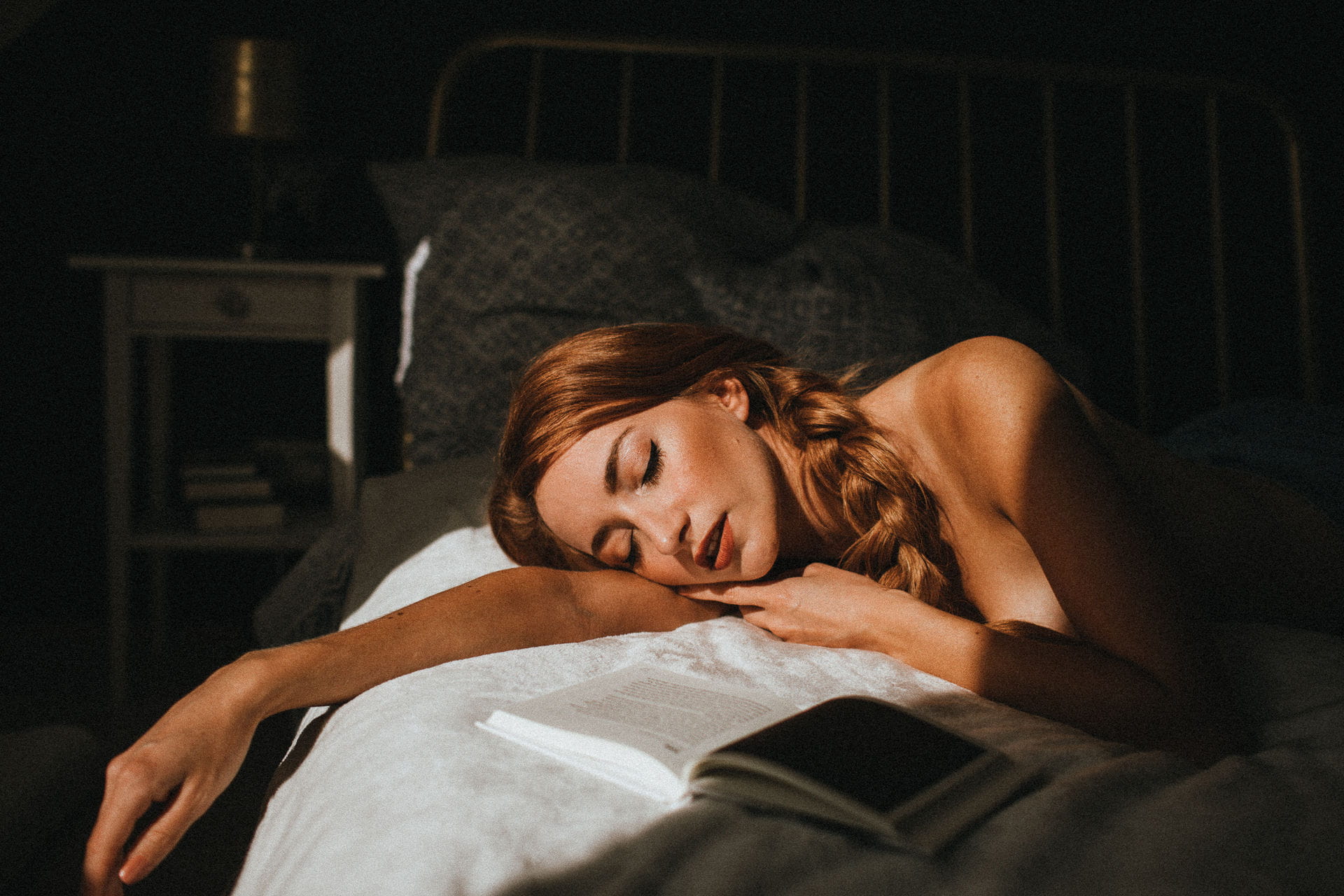36 – SinnlichePortraits-sensual-erotik-akt-teilakt-boudoir-portrait-homestory-bayreuth-shooting-portrait-72