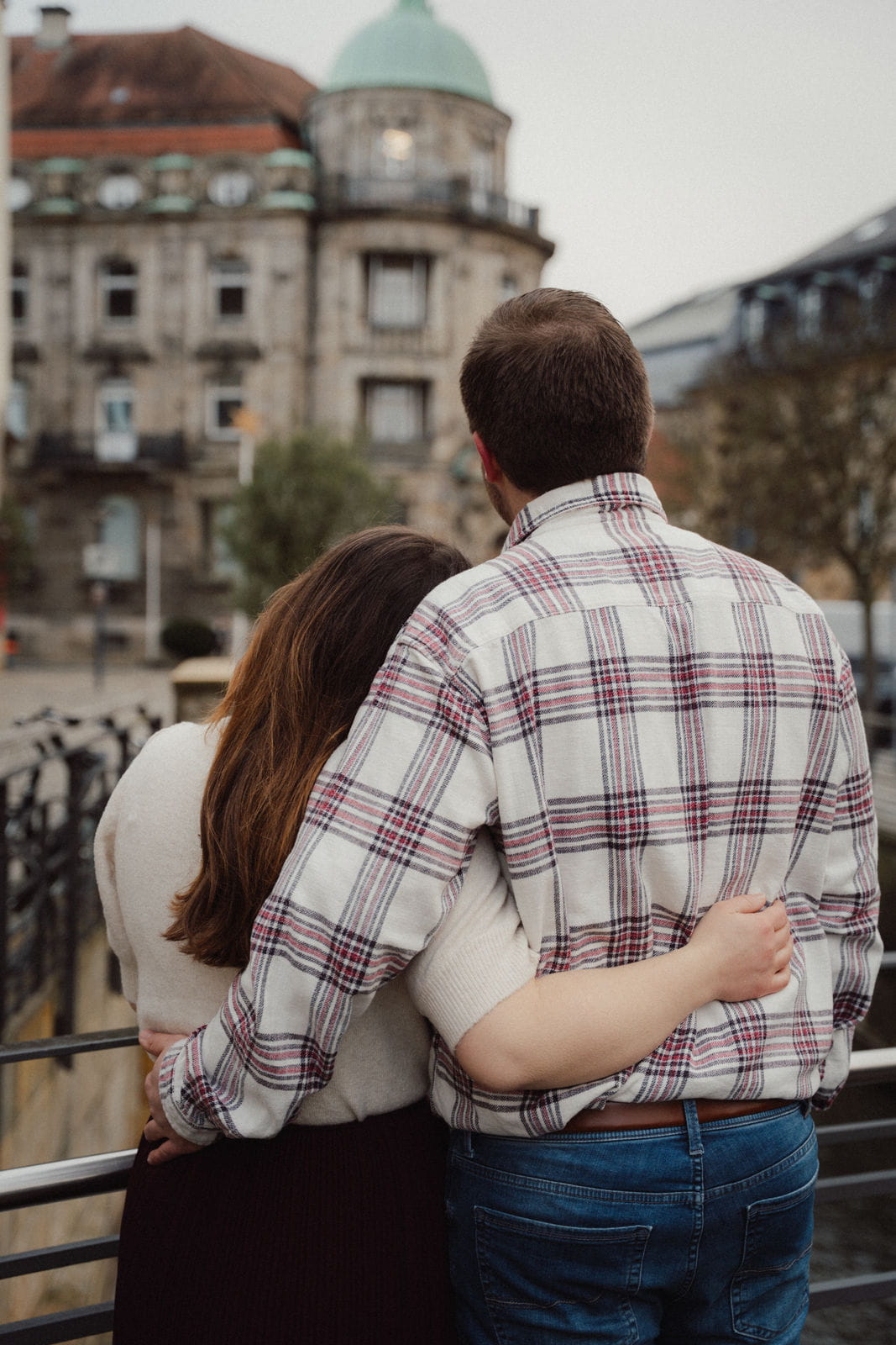 5 – IdaBaumann-Paarshooting-Paerchenshooting-Couple-natuerlich-wald-bayreuth-oberfranken-outdoor-city-urban3