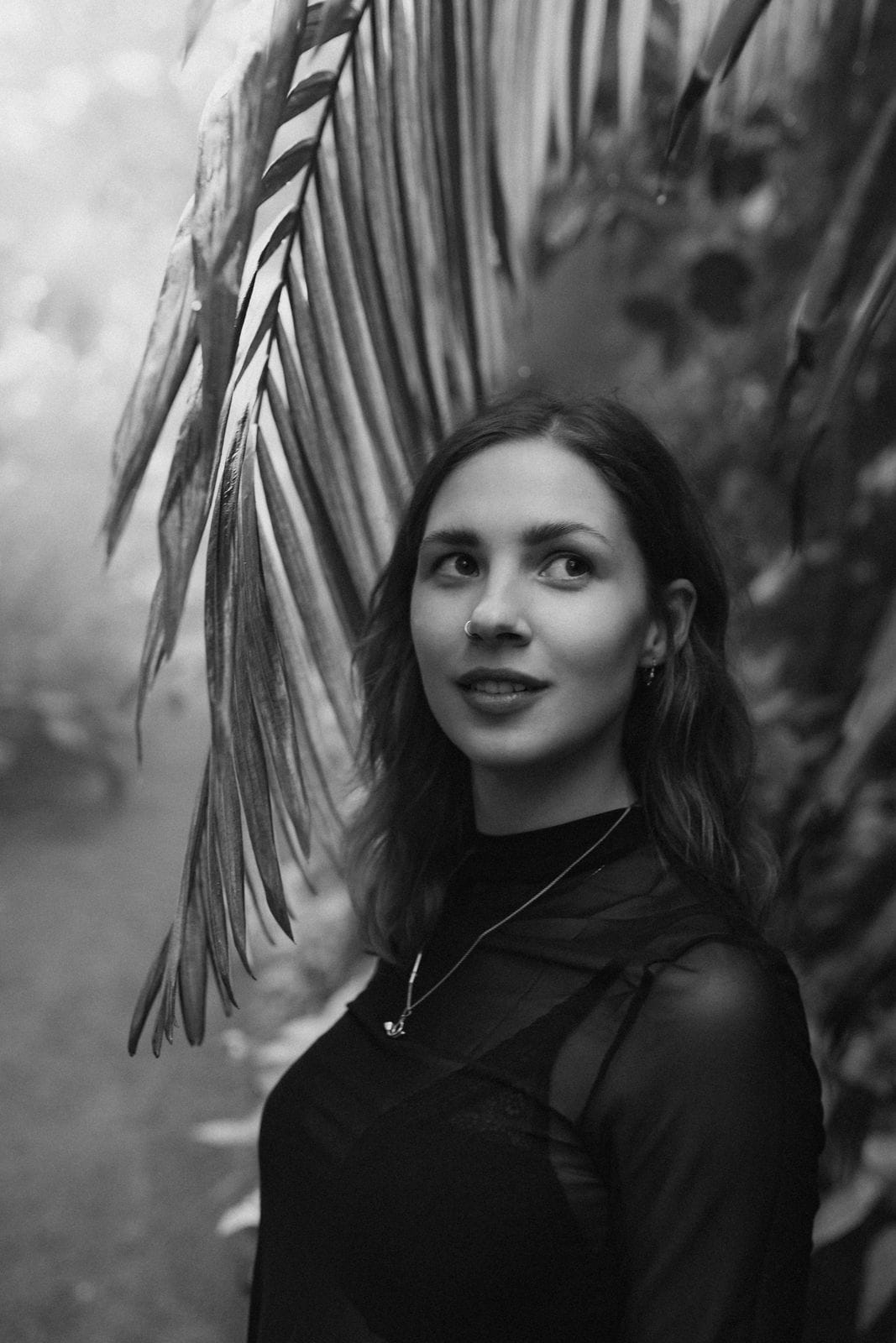 7 – IdaBaumann-Portrait-Shooting-Freundinnen-Freunde-Friends-Bayreuth-modern-urban-schwestern-geschwister-botanischer-garten3