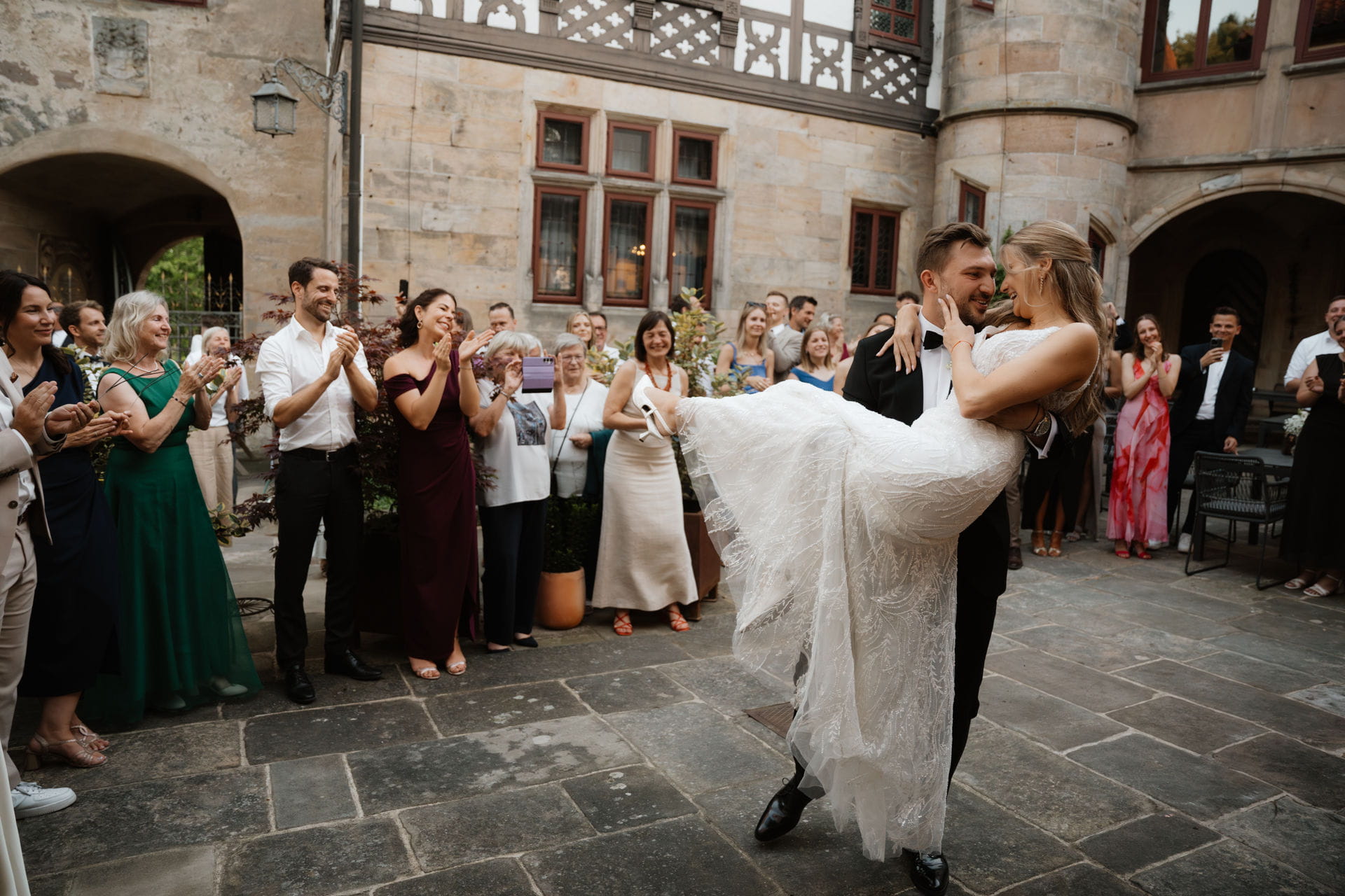 83 – IdaBaumann-Hochzeit-freie-trauung-wedding-italien-tuscanywedding-freie-trauung-schloss-hohenstein-coburg-franken23