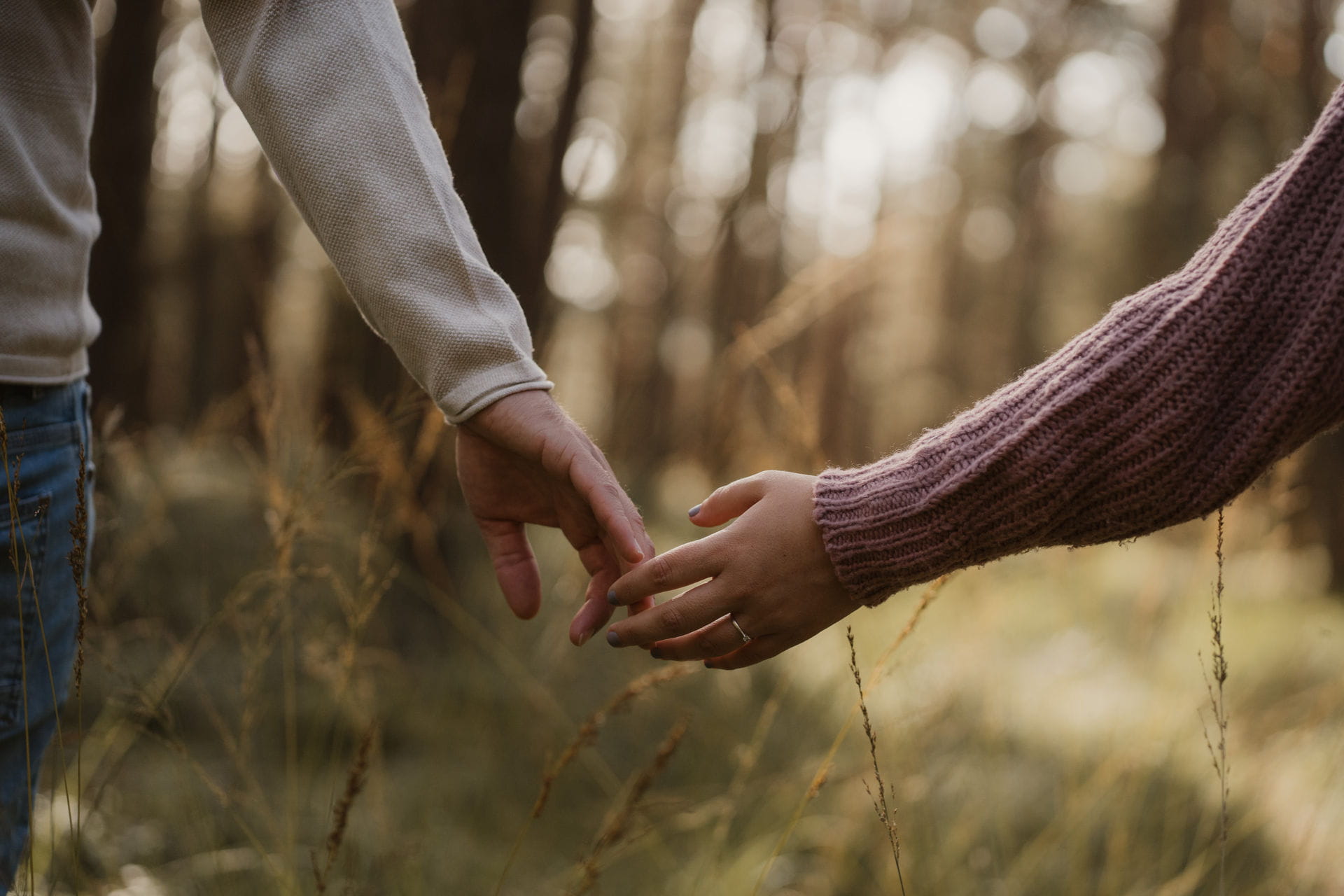 9 – IdaBaumann-Paarshooting-Paerchenshooting-Couple-natuerlich-wald-bayreuth-oberfranken1