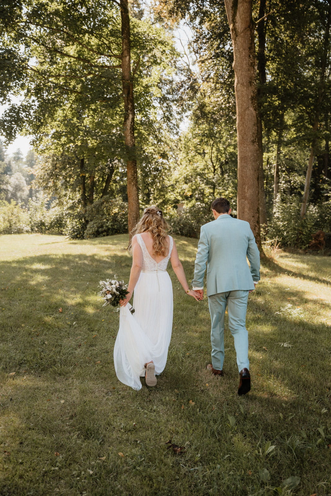 94 – IdaBaumann-Hochzeit-Freietrauung-Boho-Schloss-Wolframshof-Garten-Natuerlich9003