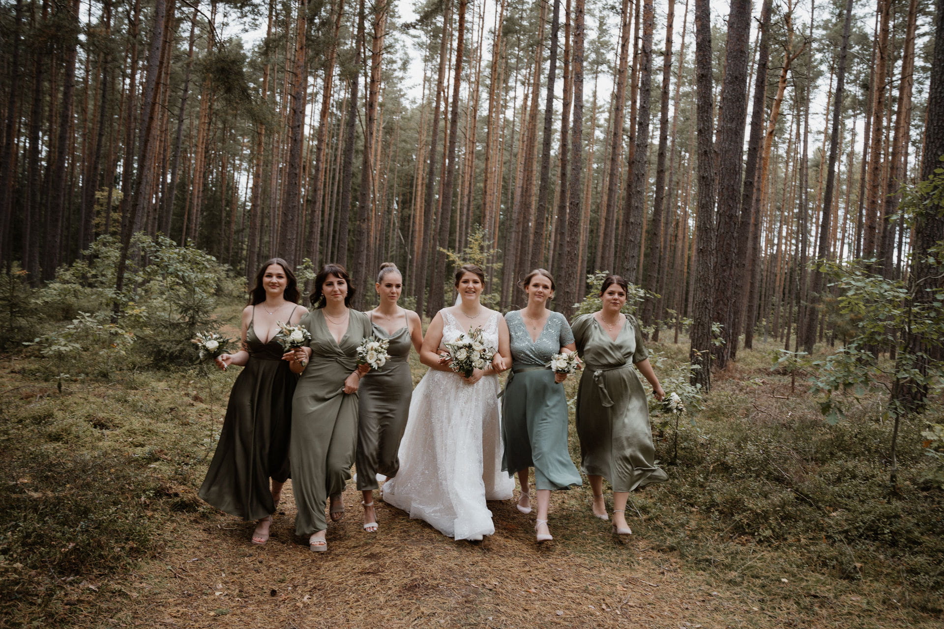 7 – IdaBaumann-HaglerHof-Hochzeit-Eventhof-Hochzeit-wald-Oberfranken-Bayreuth-Kulmbach-Brautjungfern2